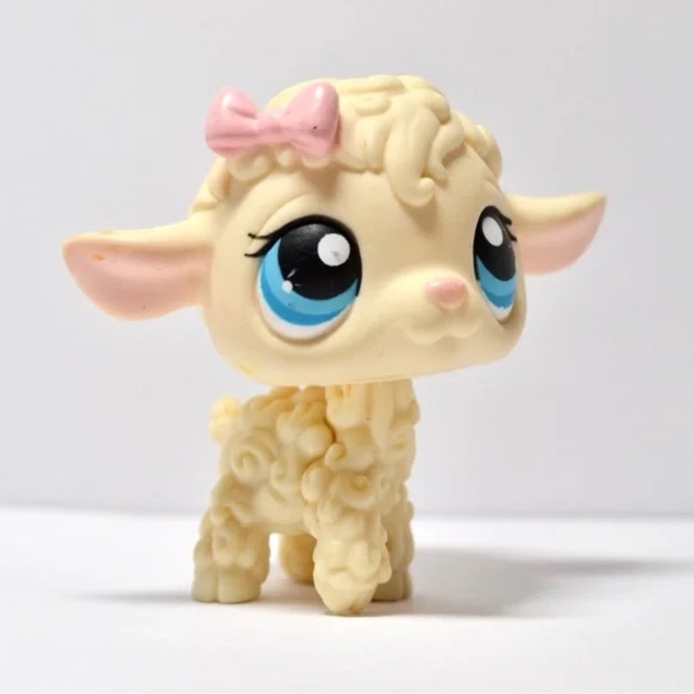Littlest Pet Shop Authentic # 186 Cream Lamb Sheep Blue Eyes Pink Bow